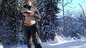 Teen Public Flash In Snowboard In Mountain Flash A La Neige Vicalouqua Vic Alouqua 720p...