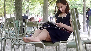 Candid Nylon Shoeplay In The Park...