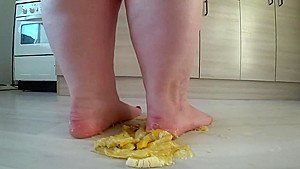 Mature Woman Bbw Smash A Banana Feet Heels Crash Trampl...