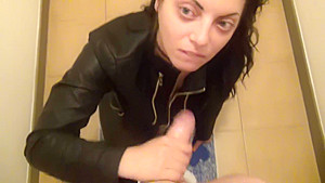 In Leather Jacket Defeats Her Opponent With Blowjob And Handjob...